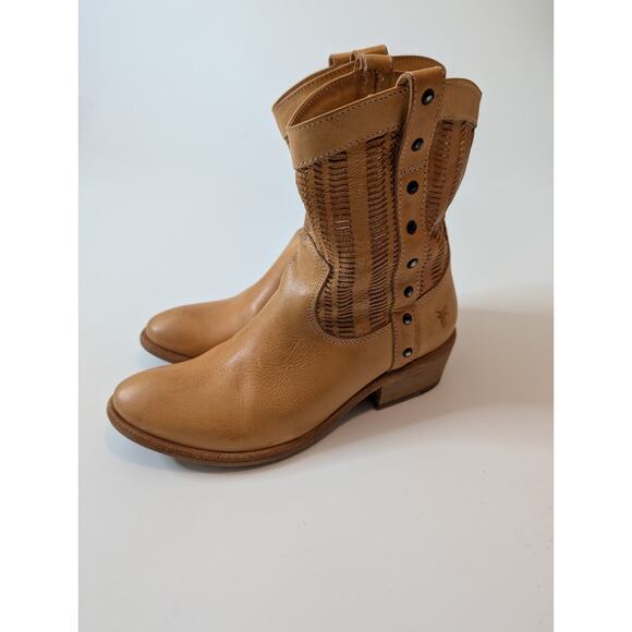 Frye Womens Carson Short Studded Boots 77036 Natural Sz 6 Western Cut Design - Picture 1 of 8